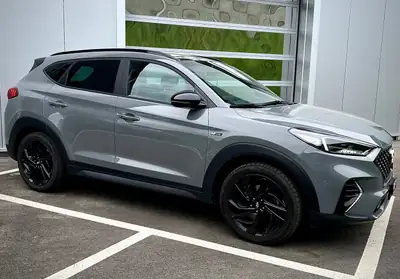 Hyundai Tucson 2.0 CRDi 185 N-Line 4WD — SUV robuste, hybride mild, très faible kilométrage — vista posteriore