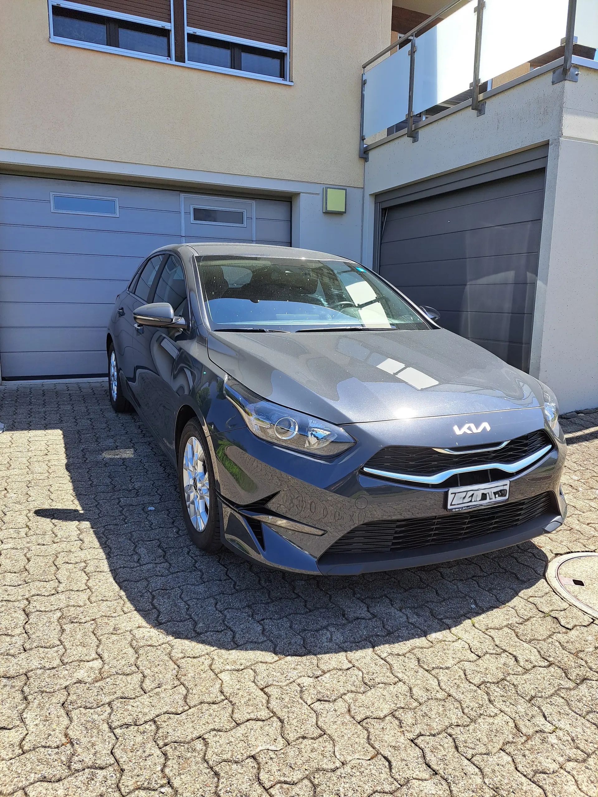 Kia Ceed 1.5 T-GDi Power 2022 — Berline dynamique, 13 750 km seulement — vue extérieure