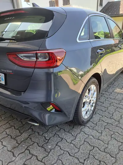 Kia Ceed 1.5 T-GDi Power 2022 — Berline dynamique, 13 750 km seulement — intérieur
