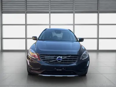 Volvo XC60 D4 Momentum — SUV premium diesel, entretien récent et sans sinistre — côté