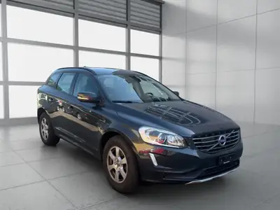 Volvo XC60 D4 Momentum — SUV premium diesel, entretien récent et sans sinistre — arrière