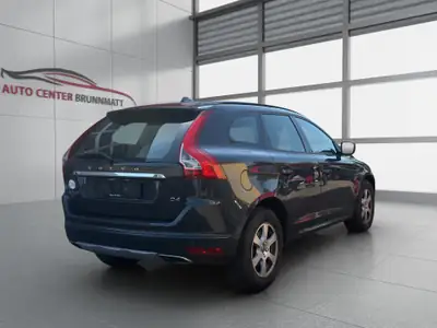 Volvo XC60 D4 Momentum — SUV premium diesel, entretien récent et sans sinistre — intérieur