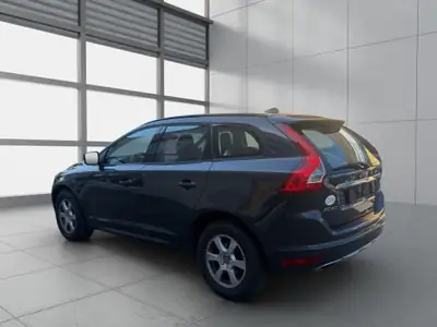 Volvo XC60 D4 Momentum — SUV premium diesel, entretien récent et sans sinistre — détail