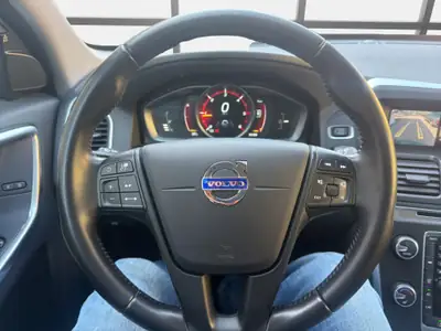 Volvo XC60 D4 Momentum — SUV premium diesel, entretien récent et sans sinistre — Miniature 8