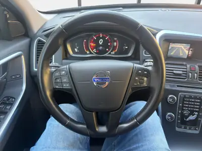 Volvo XC60 D4 Momentum — SUV premium diesel, entretien récent et sans sinistre — Miniature 9