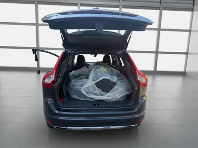 Volvo XC60 D4 Momentum — SUV premium diesel, entretien récent et sans sinistre — Miniature 13