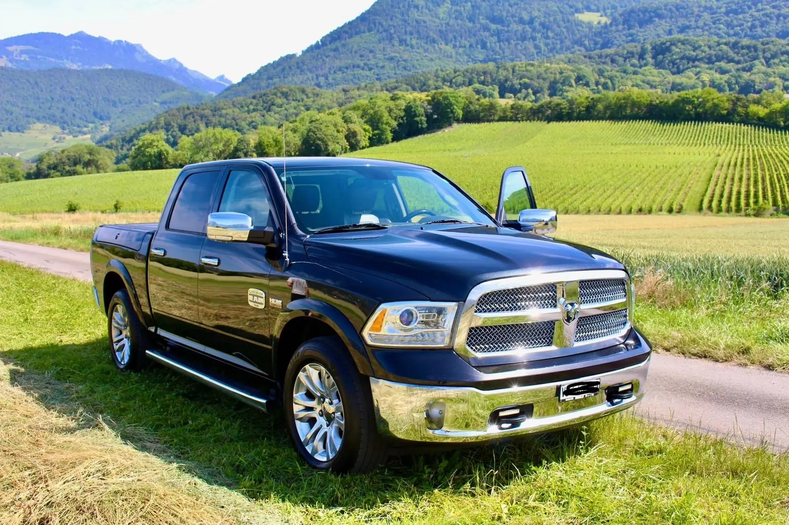 Dodge Ram 1500 5.7L Longhorn — Pickup musclé, sans accident, 105'000 km — vue extérieure