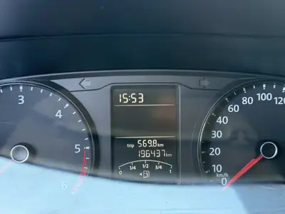 VW T6 2.0 TDI — Utilitaire fiable, 150 ch, attelage 2000 kg et régulateur de vitesse — Miniature 11