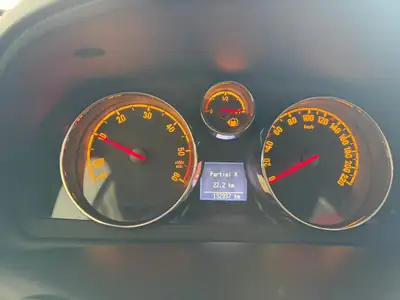 Opel Antara 2.0 CDTI Cosmo 4WD — SUV compact robuste, sans accident, équipé — Miniatura 9