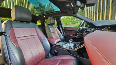 Land Rover Range Rover Evoque 2.0 T R-Dynamic S — SUV compact hybride, entretien réduit — Armaturenbrett