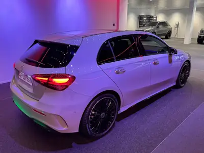 Mercedes-Benz Classe A 200 Night Star AMG Line — Berline compacte hybride, très peu kilométrée — interni