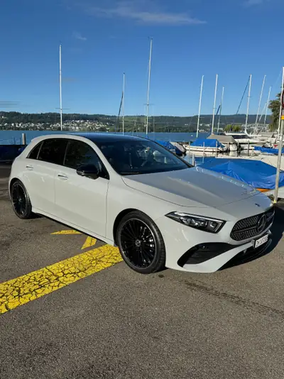Mercedes-Benz Classe A 200 Night Star AMG Line — Berline compacte hybride, très peu kilométrée — Miniatura 7