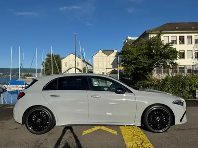 Mercedes-Benz Classe A 200 Night Star AMG Line — Berline compacte hybride, très peu kilométrée — Miniatura 9