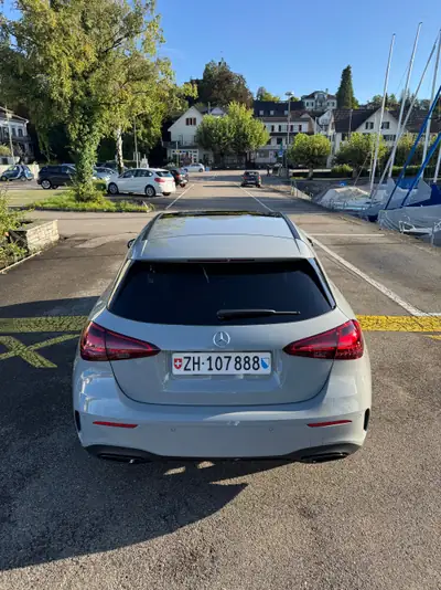 Mercedes-Benz Classe A 200 Night Star AMG Line — Berline compacte hybride, très peu kilométrée — Miniatura 8