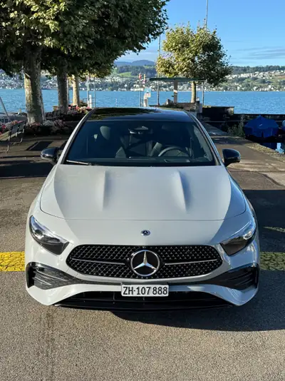 Mercedes-Benz Classe A 200 Night Star AMG Line — Berline compacte hybride, très peu kilométrée — Miniatura 10