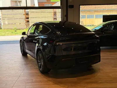 Tesla Model Y Long Range AWD — SUV électrique haute performance, quasi neuf — arrière