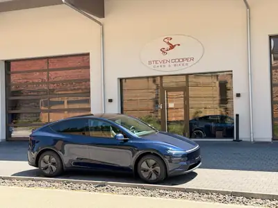 Tesla Model Y Long Range AWD — SUV électrique haute performance, quasi neuf — Miniature 10