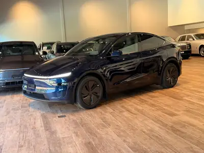 Tesla Model Y Long Range AWD — SUV électrique haute performance, quasi neuf — Miniature 14