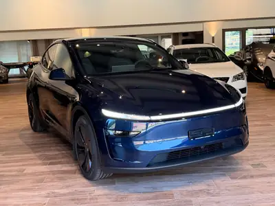 Tesla Model Y Long Range AWD — SUV électrique haute performance, quasi neuf — Miniature 18