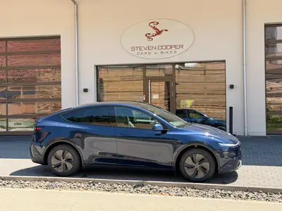 Tesla Model Y Long Range AWD — SUV électrique haute performance, quasi neuf — Miniature 19