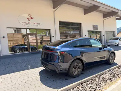 Tesla Model Y Long Range AWD — SUV électrique haute performance, quasi neuf — Miniature 20