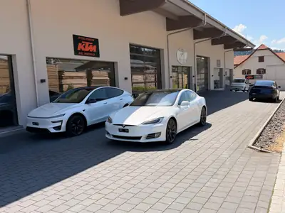 Tesla Model Y Long Range AWD — SUV électrique haute performance, quasi neuf — Miniature 26