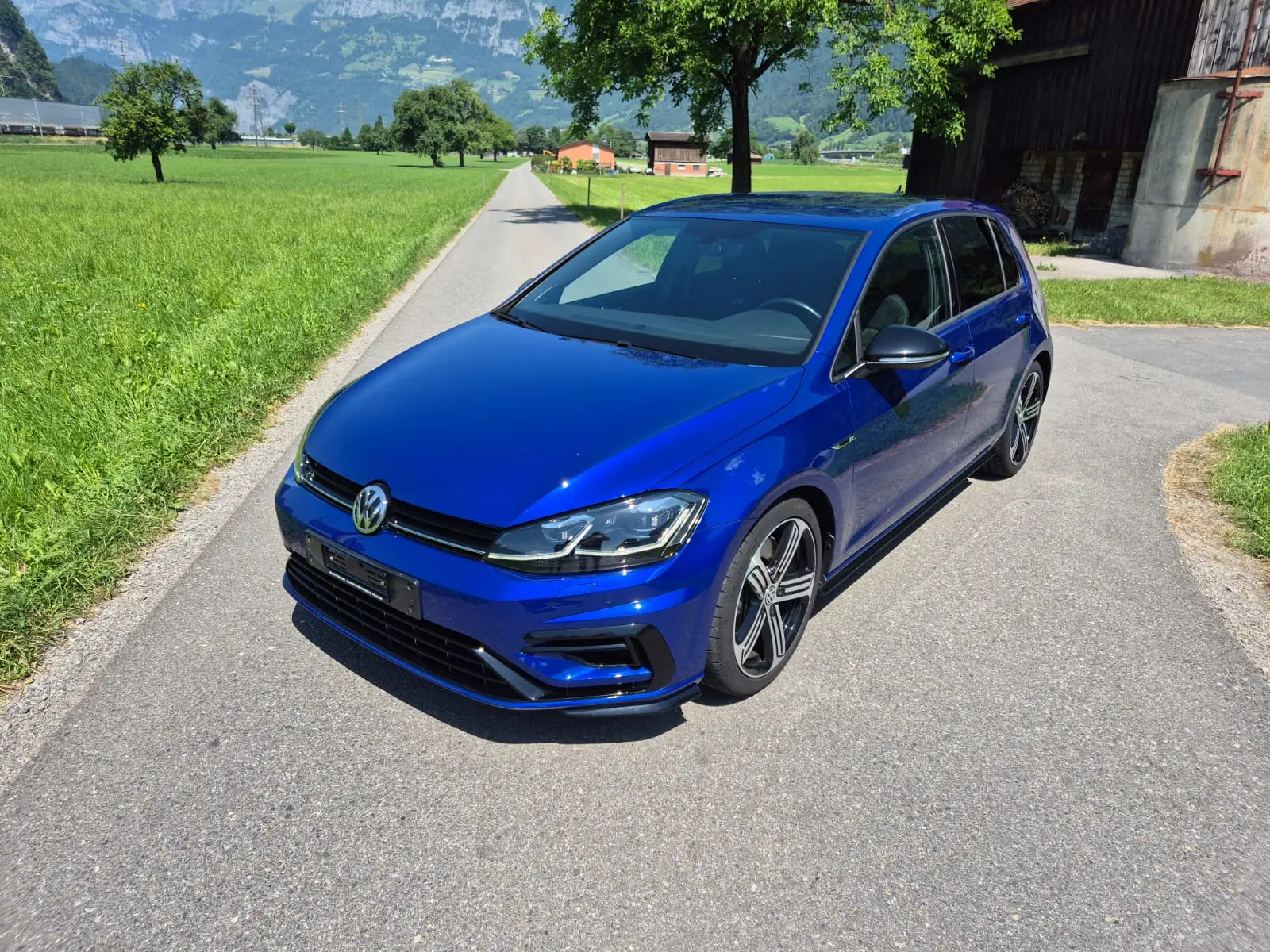 VW Golf 2.0 TSI R DSG 4motion — 300 ch, intégrale et performances brutes — vista esterna