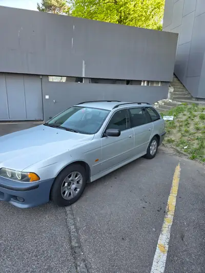 BMW 520i Touring — Break élégant, sans rouille, 170 ch fiables — Seitenansicht
