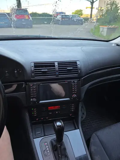 BMW 520i Touring — Break élégant, sans rouille, 170 ch fiables — Detail