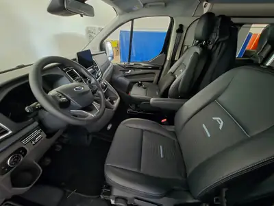Ford Transit Custom Nugget Plus Limited 2024 — Minibus compact premium, faible kilométrage — Innenraum