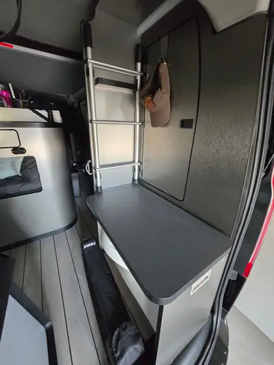 Ford Transit Custom Nugget Plus Limited 2024 — Minibus compact premium, faible kilométrage — Detail