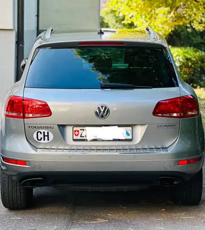 Volkswagen Touareg 3.0 V6 Hybrid — SUV premium sans compromis énergétique — vista posteriore