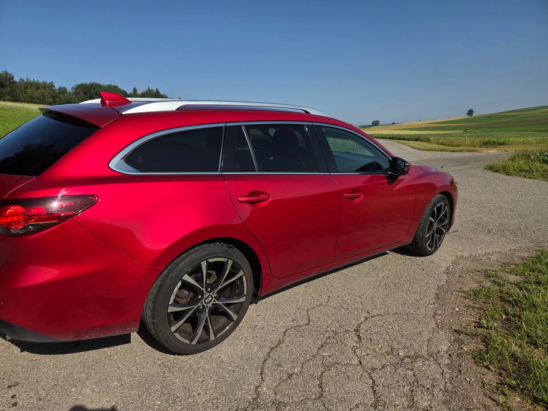 Mazda 6 2.2 D Revolution — Break diesel automatique, entretien récent — vista esterna