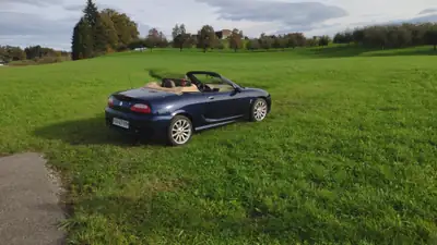MG TF 160 — Cabriolet sportif 2005, moteur 1.8L performant et design rétro — côté
