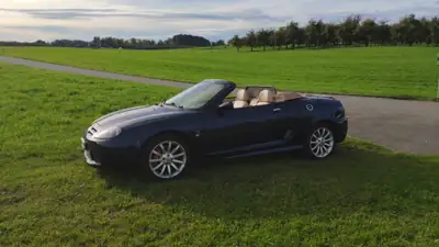 MG TF 160 — Cabriolet sportif 2005, moteur 1.8L performant et design rétro — vue extérieure