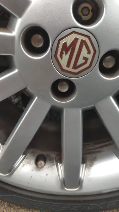 MG TF 160 — Cabriolet sportif 2005, moteur 1.8L performant et design rétro — détail