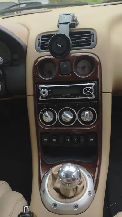 MG TF 160 — Cabriolet sportif 2005, moteur 1.8L performant et design rétro — Miniature 14