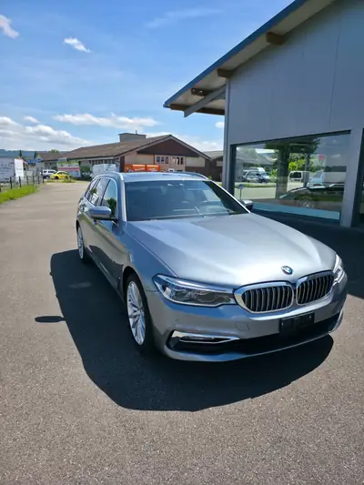 BMW 540i xDrive Touring — Break de prestige, 340 ch et transmission intégrale — vista esterna