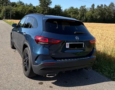 Mercedes-Benz GLA 200 AMG Line — SUV compact sportif, 29 500 km seulement — rear view