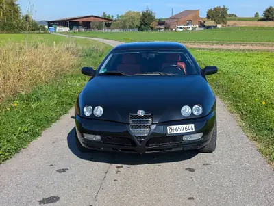 Alfa Romeo GTV 2.0 16V JTS — Coupé sportif d'exception, véhicule de collection en état impeccable — fianco
