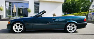 BMW 318i Cabriolet — Décapotable des années 90, motorisation éprouvée et style intemporel — Heckansicht