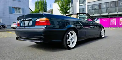 BMW 318i Cabriolet — Décapotable des années 90, motorisation éprouvée et style intemporel — Armaturenbrett