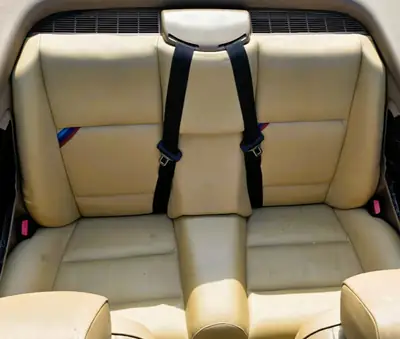 BMW 318i Cabriolet — Décapotable des années 90, motorisation éprouvée et style intemporel — Miniatur 9