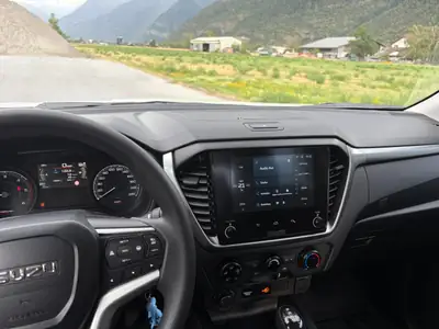 Isuzu D-MAX 1.9 DDi N60 BB+ 4×4 — Pick-up robuste avec équipements premium et faible kilométrage — cruscotto