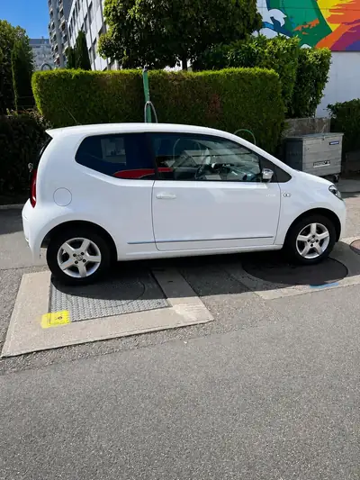VW Up 1.0 MPI 75 Move — Citadine compacte, économique et sans sinistre — côté