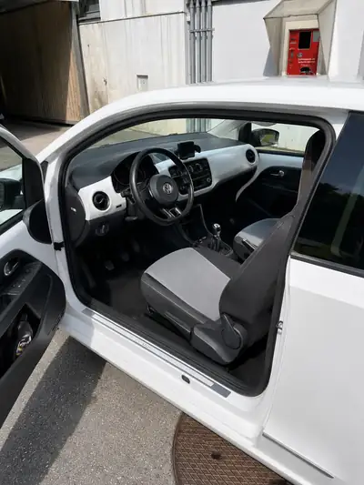 VW Up 1.0 MPI 75 Move — Citadine compacte, économique et sans sinistre — arrière