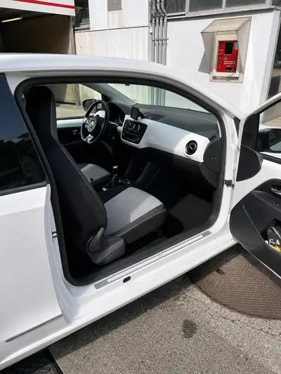 VW Up 1.0 MPI 75 Move — Citadine compacte, économique et sans sinistre — intérieur