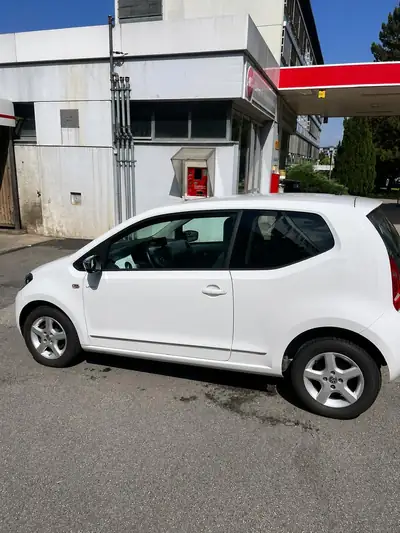 VW Up 1.0 MPI 75 Move — Citadine compacte, économique et sans sinistre — Miniature 8