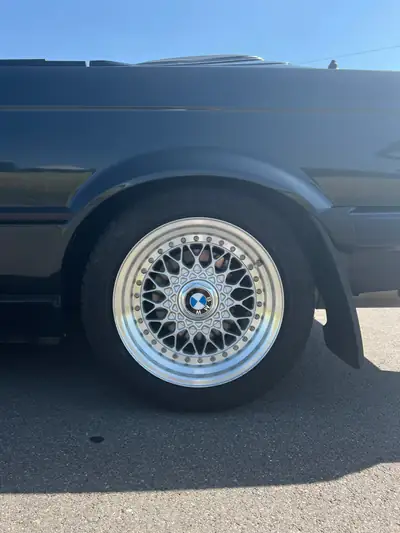 BMW 325i Cabrio E30 — Roadster classique, cuir, BBS, prêt à l'emploi — tableau de bord