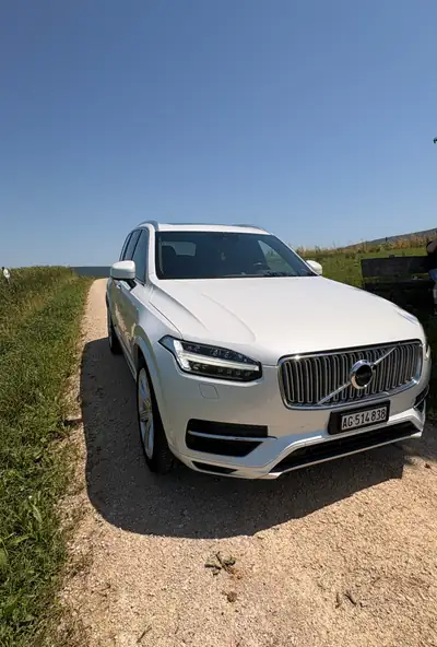 Volvo XC90 T8 Inscription 7 places — SUV hybride rechargeable, 408 ch et très économe — exterior view